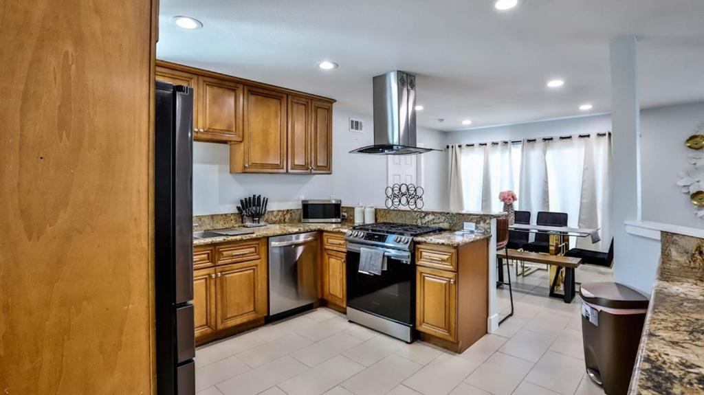 H&H Modern Lux 4Bd 1 King Suite 3 Queen Socal Disney Westminster Luaran gambar