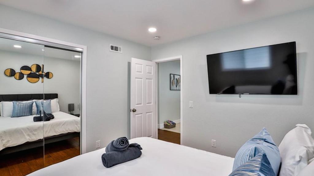 H&H Modern Lux 4Bd 1 King Suite 3 Queen Socal Disney Westminster Luaran gambar